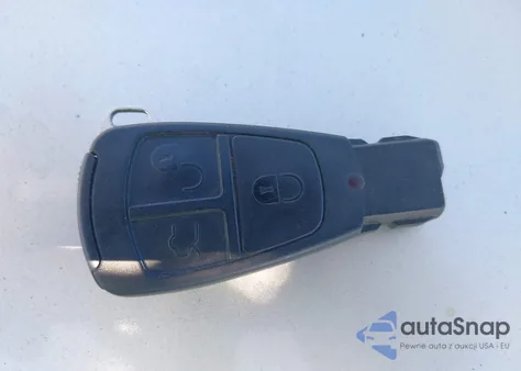 2000 Mercedes-Benz E 320 from USA, damaged, VIN WDBJF65J1YA972833